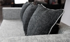 sofa-neiva-poduchy-tapicerka-materialowa