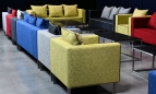 fotele-eventowe-tapicerowane-kolorowe-neiva-wynajem