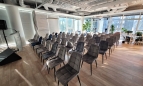 szare-krzesla-welurowe-eventowe-pikowane-hugo-wynajem-na-konferencje-warszawa