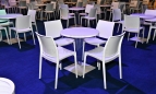 eleganckie-stoliki-targowe-konferencyjne-biale-przezroczyste-ice-wynajem-na-kongres-expo